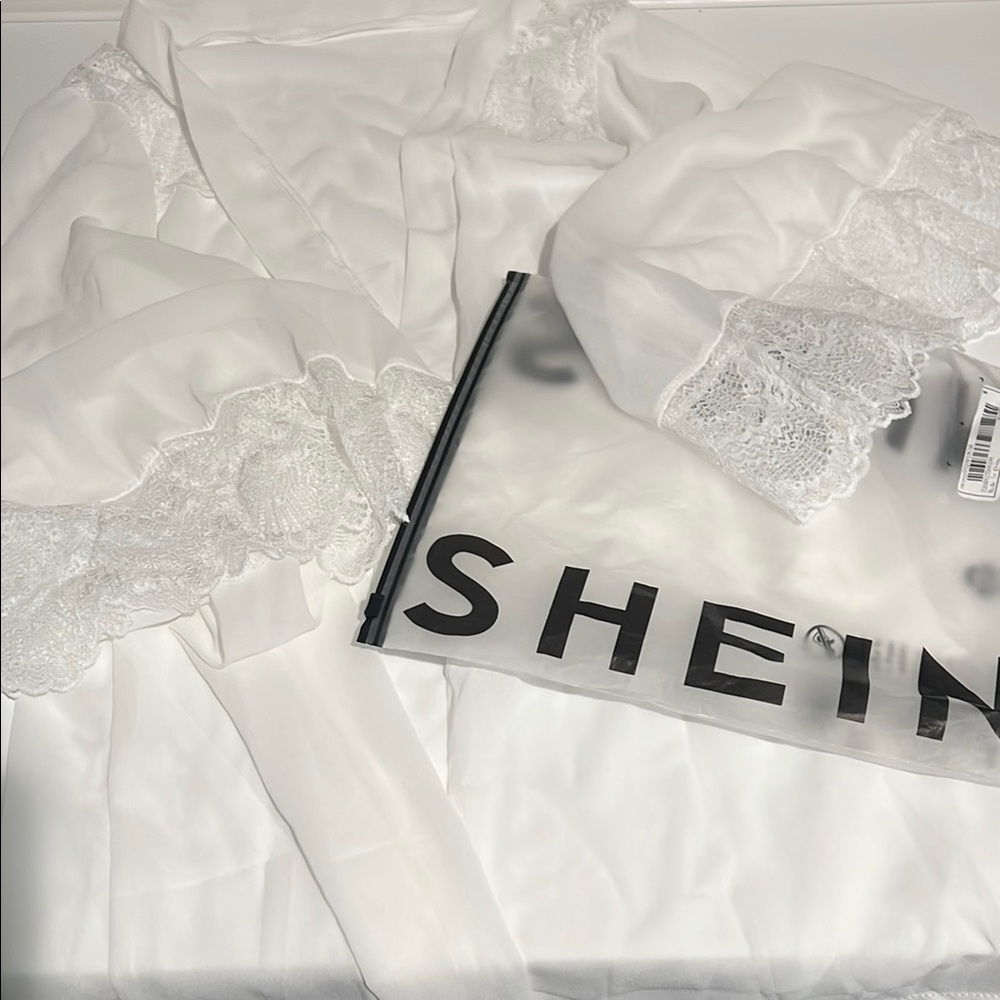 SHEIN White Lace Trim Robe⭐️